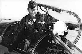 Efemerides año 1947 5 Piloto Chuck Yeager