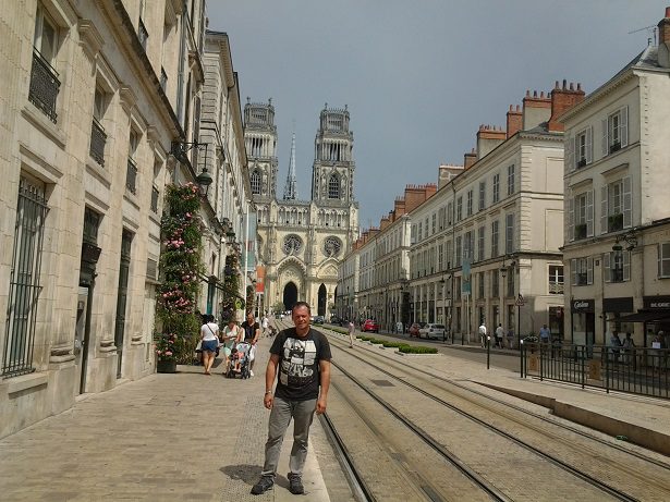 Que podemos ver en Orleans (Francia) 5 Catedral al fondo