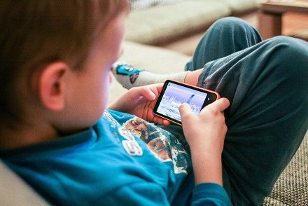 Sabias que 8 Niños y moviles