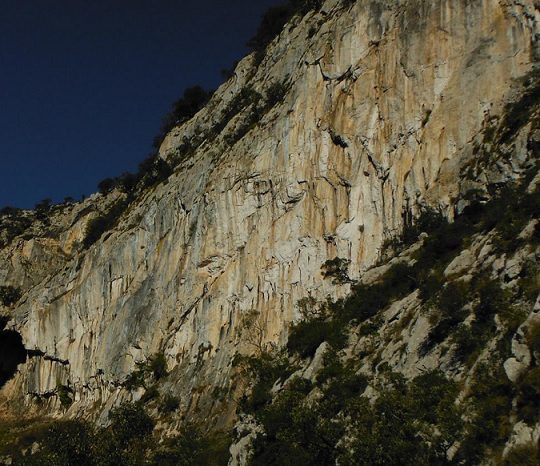 Zona escalada peña Cuantojera en Puentenansa (Cantabria) 22 Zona escalada Peña Cuantojera
