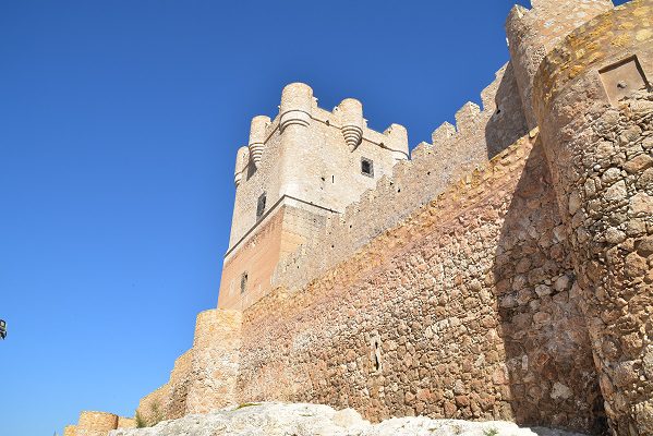Murallas exteriores castillo de la Atalaya