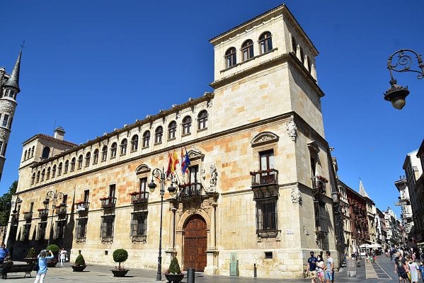 Que podemos ver en Leon 12 Palacio de los Guzmanes