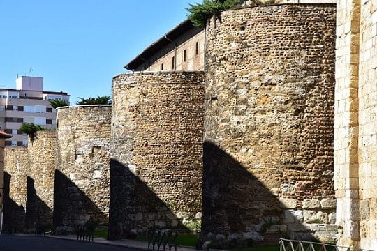 Que podemos ver en Leon 14 Murallas romanas