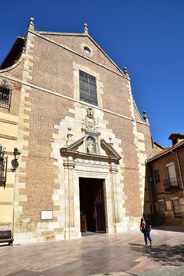 Que podemos ver en Leon 14 Exterior santa Maria la Real