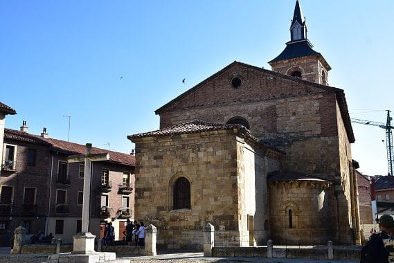 Que podemos ver en Leon 18 Iglesia nuestra señora del Mercado