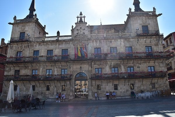 Que podemos ver en Leon 11 Edificio Botines