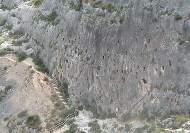 Que podemos ver en Bocairent (Valencia) 15 Covetes dels Moros Bocairent