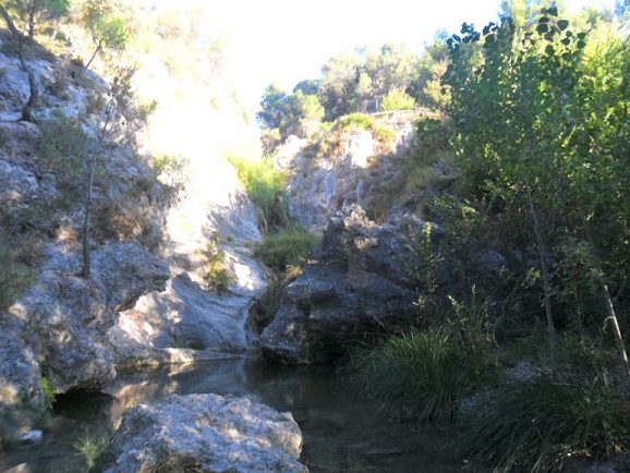Las mejores rutas senderismo en la hoya de Alcoy (Alicante) 12 Area recreativa els Canalons
