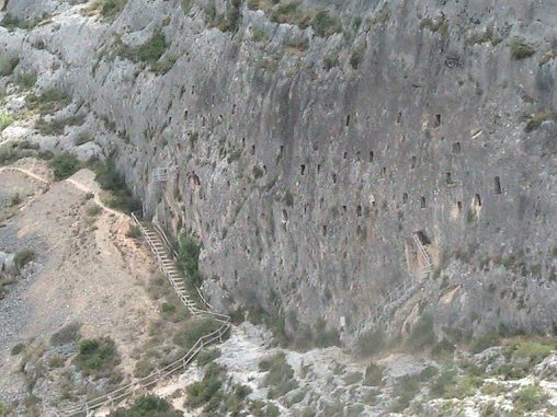 Las mejores rutas senderismo de Valencia 13 Covetes dels Moros de Bocairent