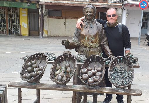 Que podemos ver en Calatayud (Zaragoza) 7 Estatua de la frutera
