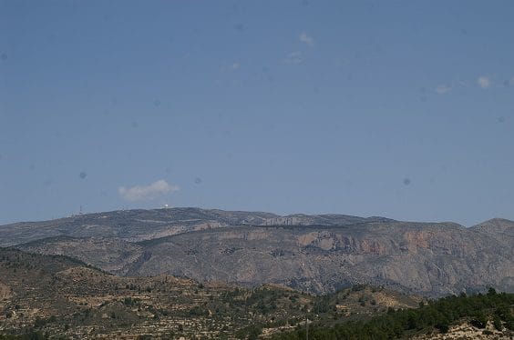 Ruta senderismo pasarelas de Relleu (Alicante) 8 Aitana al fondo